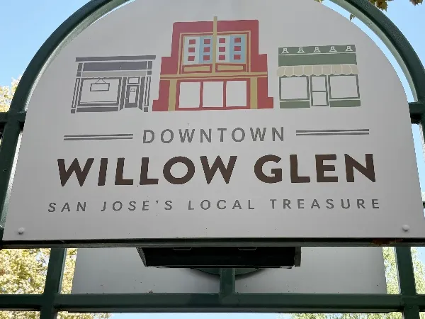 Redwood City treasure hunt team-building game in downtown areas.