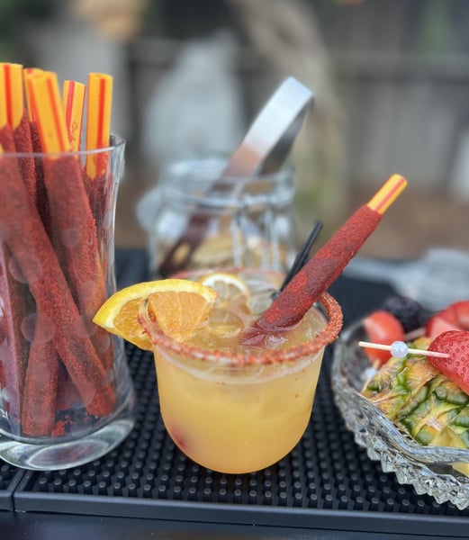Mobile Cocktail Bar with Bartender and Two Signature Drinks – Bar Services – photo 2