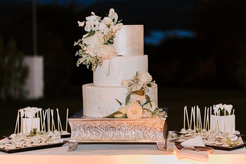 Custom Buttercream Wedding Cake With Tasting, Priced Per Slice – Bakeries