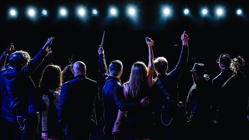 Live Wedding Band with Saxophone, Full Horn Section and DJ – Bands