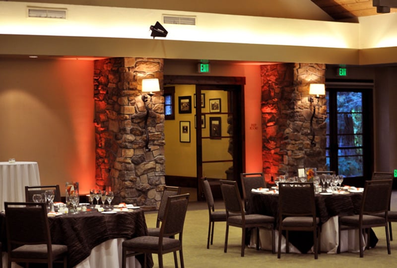 Intelligent Moving Heads Pair on Totems With Gobo Selection