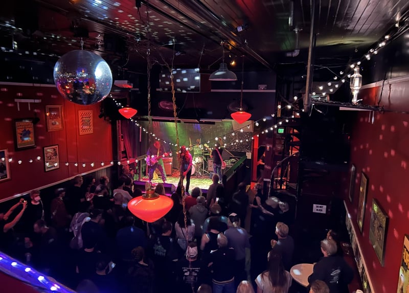 Rock Music Venue with Stage, Bar, Pool Table and Projector – Venues in San Francisco – photo 3