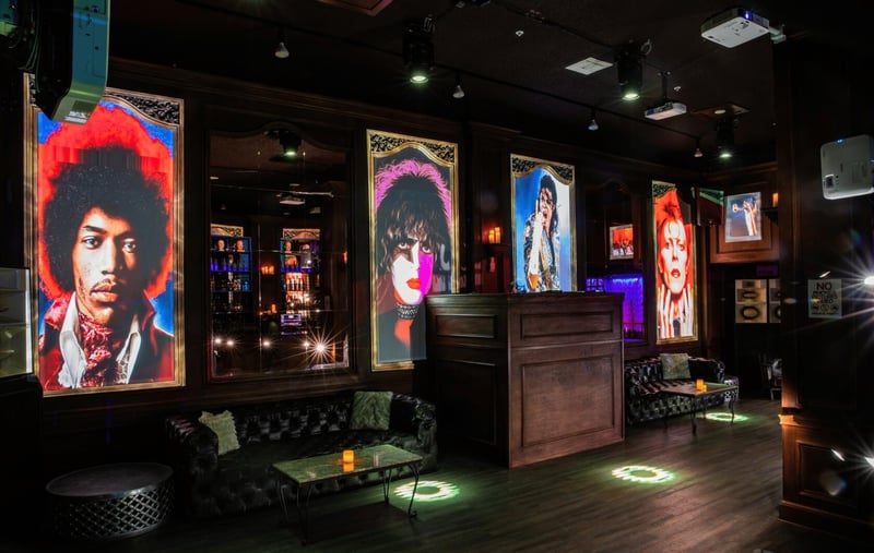 Cocktail Lounge with Stage, Dance Floor and Video Mapping for 215 – Venues in San Francisco