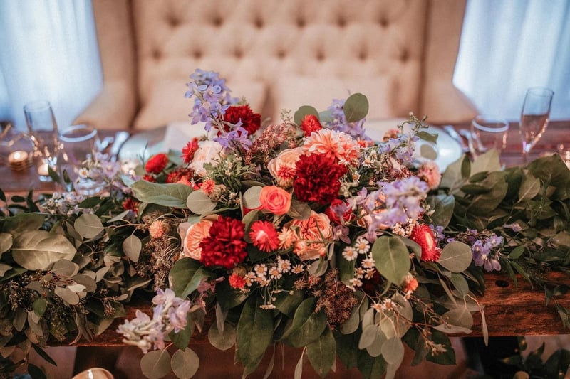 Full Service Wedding Florals with Bouquets and Centerpieces – Florists