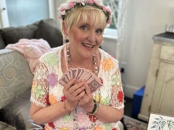 Tarot Card Reader for Cocktail Hours and Corporate Receptions – Entertainers