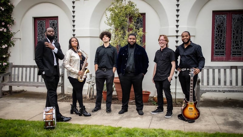 Six Piece Live Band With Sax, Synth and Sound Engineer, 1 Hour – Bands