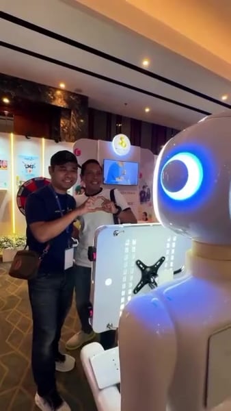 Bailey the Photo Robot: Roaming Branded Photos and GIFs – Photography – photo 4