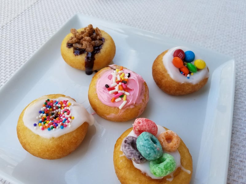 Live Mini Donut Station with Donut Cart for Weddings and Parties – Catering – photo 2