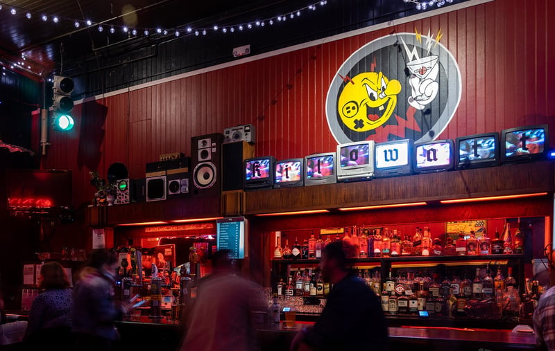 Rock Music Venue with Stage, Bar, Pool Table and Projector – Venues in San Francisco