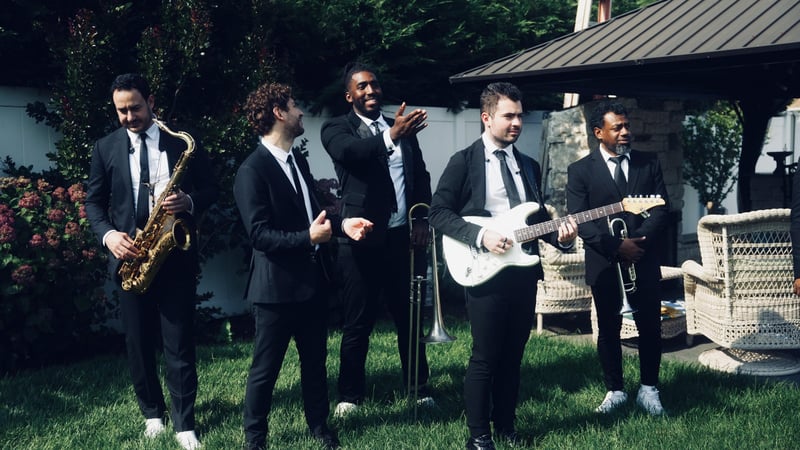 Full Wedding DJ Service with MC, Stage Lighting and Sound – DJs – photo 3