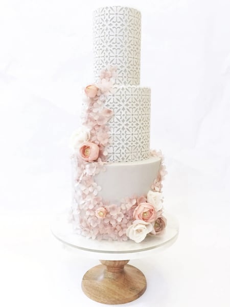 Custom Fondant Wedding Cake Priced per Slice with Tasting – Bakeries – photo 2