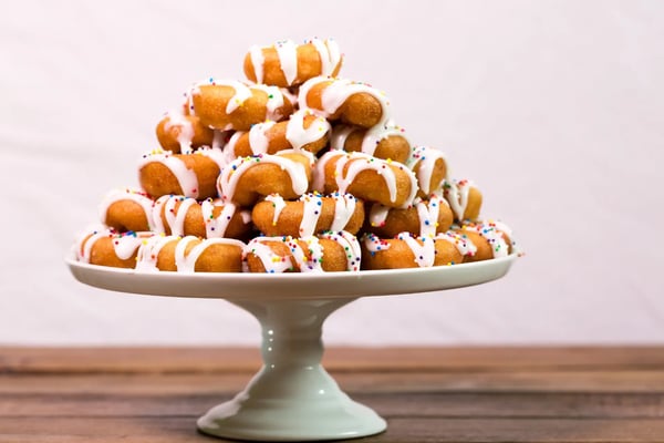 Live Mini Donut Station with Donut Cart for Weddings and Parties – Catering