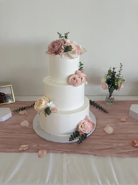 Two Tier Buttercream Wedding Cake With Delivery for 40 Guests – Bakeries – photo 4