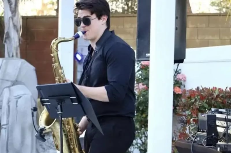Ceremony Sound System with Wireless Mic and Optional Live Sax – DJs
