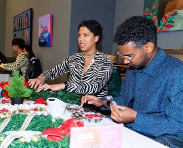 Holiday Wreath Decorating Workshop – Experiences
