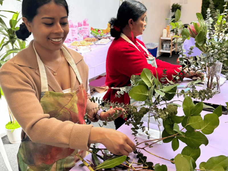 Bloom Together: Floral Arrangement Workshop – Experiences – photo 3