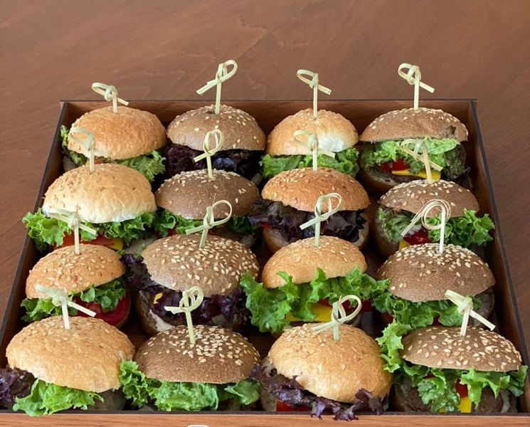 Mini Burger Sliders by the Piece – Catering
