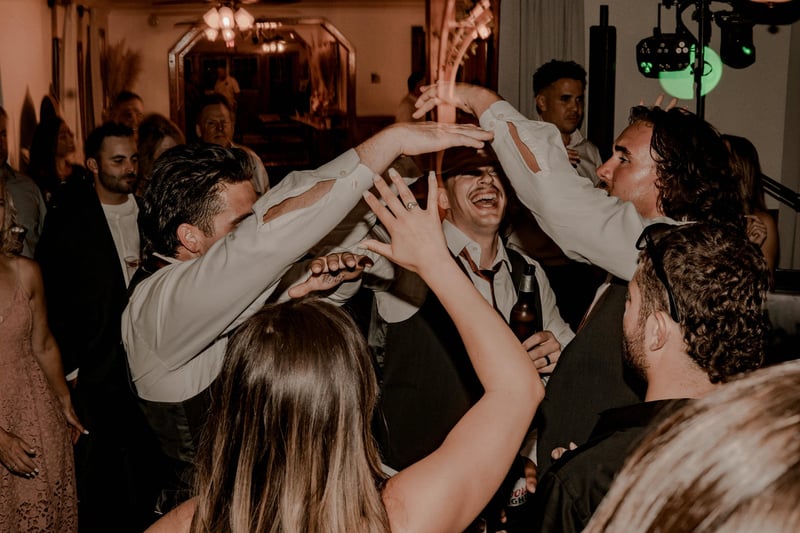 Vinyl Package Wedding DJ With Complete Sound and Lighting Setup – DJs