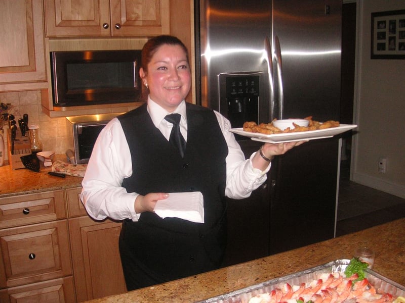 Event Waitstaff and Bartenders for Private Parties and Weddings – Staff