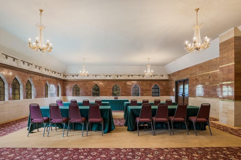 Hotel Ballroom Wedding Ceremony and Reception Venue With Linens – Venues in Big Bear Lake – photo 2
