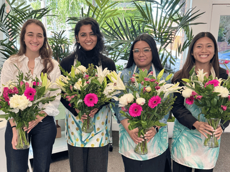 Bloom Together: Floral Arrangement Workshop – Experiences – photo 4