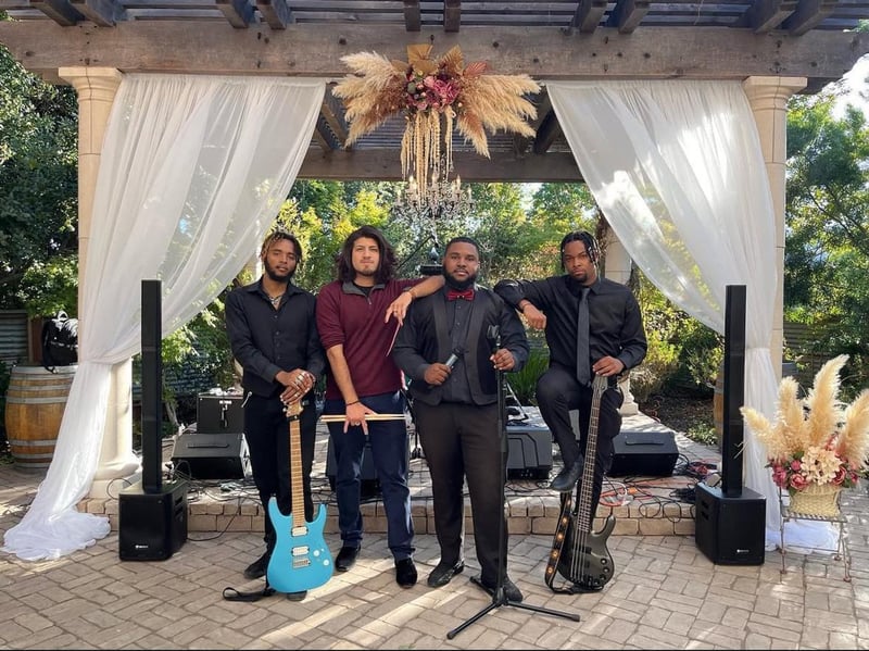 Four Piece Live Band for Weddings With Sound Engineer, 1 Hour – Bands