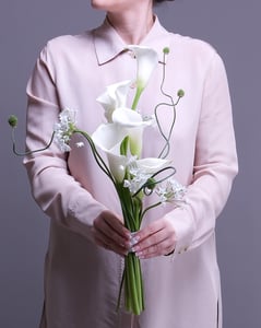 Sculptural Bridal Bouquet with Calla Lilies and Allium Spheres – Florists
