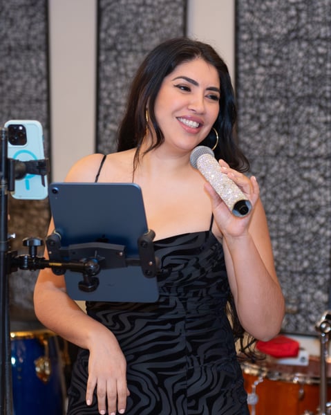 Five-Piece Latin Wedding Band with Female Singer and Bilingual MC – Bands – photo 3