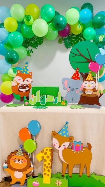 Birthday Cake Table with Laser-Cut Name – Decoration – photo 2