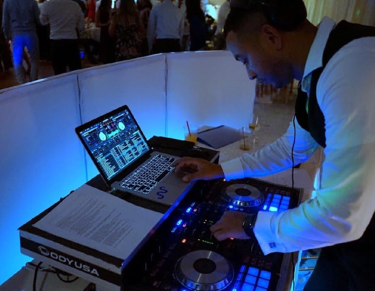 Wedding Reception DJ Service with Music From Ceremony to Dance – DJs – photo 3